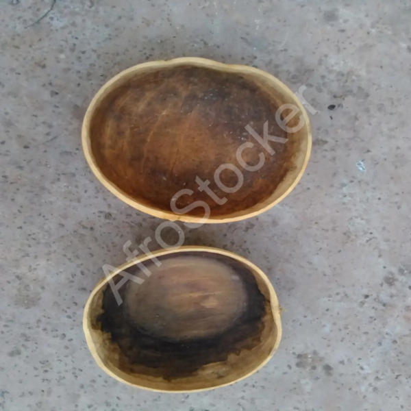 Deux petites calebasses africaines : récipients traditionnels naturels