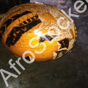 Calebasse africaine ornée : objet décoratif en calebasse naturelle – Artisanat africain Calebasse africaine ornée : objet décoratif en calebasse naturelle – Artisanat africain