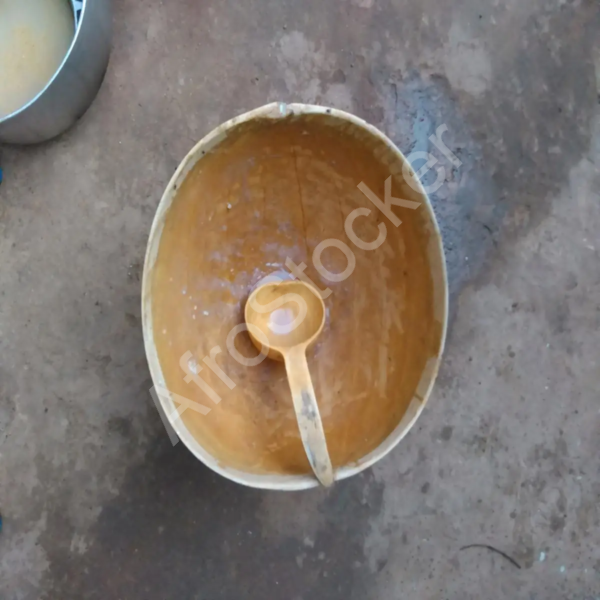 Ustensiles en calebasse africaine : louche et récipient traditionnels