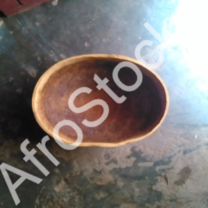 Calebasse utilisée comme bol traditionnel : artisanat africain – Image HD Calebasse utilisée comme bol traditionnel : artisanat africain – Image HD