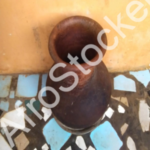 Canari africain traditionnel : pot en terre cuite pour eau – Artisanat africain
