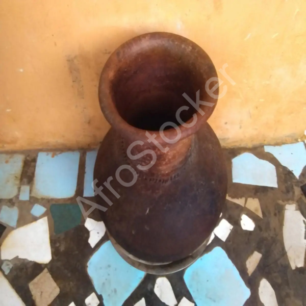 Canari africain traditionnel : pot en terre cuite pour eau – Artisanat africain Canari africain traditionnel : pot en terre cuite pour eau – Artisanat africain