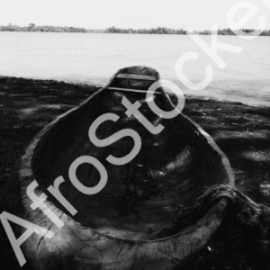 Pirogue bord de mer – Photographie noir et blanc format 40x60cm