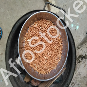 Arachides fraîches au fourneau africain – cuisine traditionnelle Arachides fraîches au fourneau africain – cuisine traditionnelle