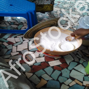 Calebasse de lait africain – Image HD dans village africain