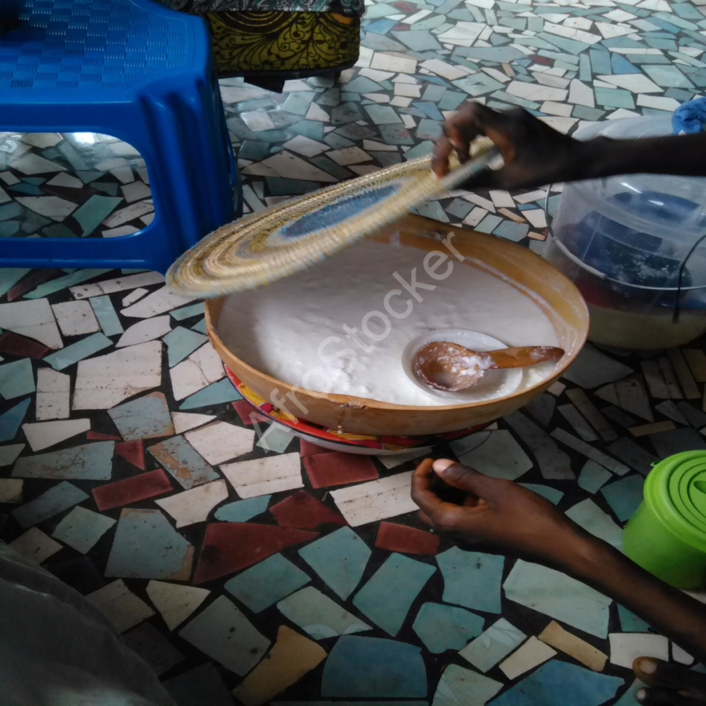 calebasse de lait de vache africaine village africain cuisine traditionnelle HD