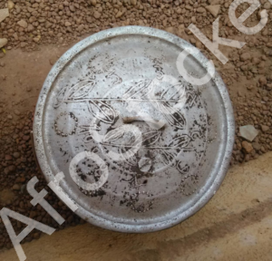 Grand Couvercle de Marmite Africain Traditionnel Grand Couvercle de Marmite Africain Traditionnel