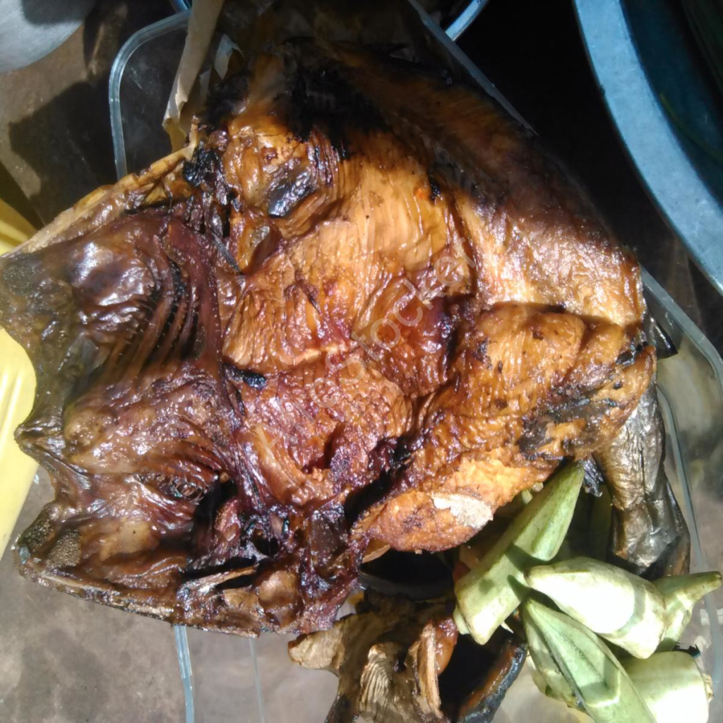 poissonnerie traditionnelle marché africain traditional fish market africa