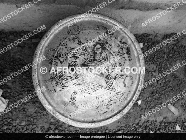 Couvercle de Marmite Africaine — Ustensile Cuisine Traditionnel Couvercle de Marmite Africaine — Ustensile Cuisine Traditionnel