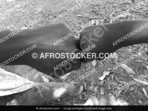 Poings Serres — Force et Determination Africaine