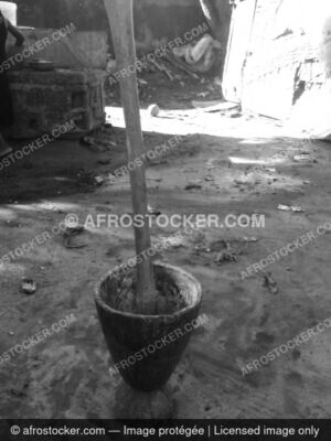 Mortier en bois pilon afrique0006