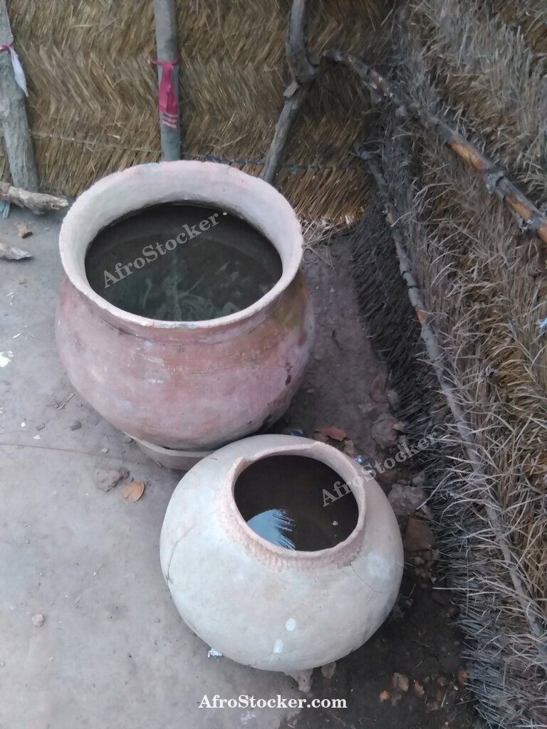 African Village Canari, Traditional Pottery