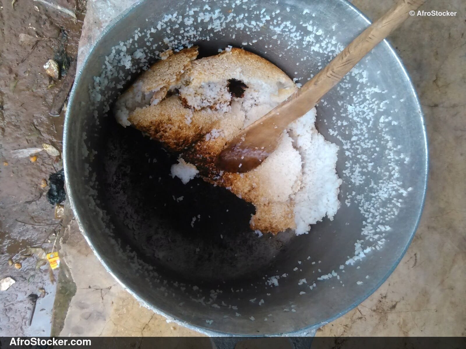 African Rice Gratin in Cooking Pot - AfroStocker