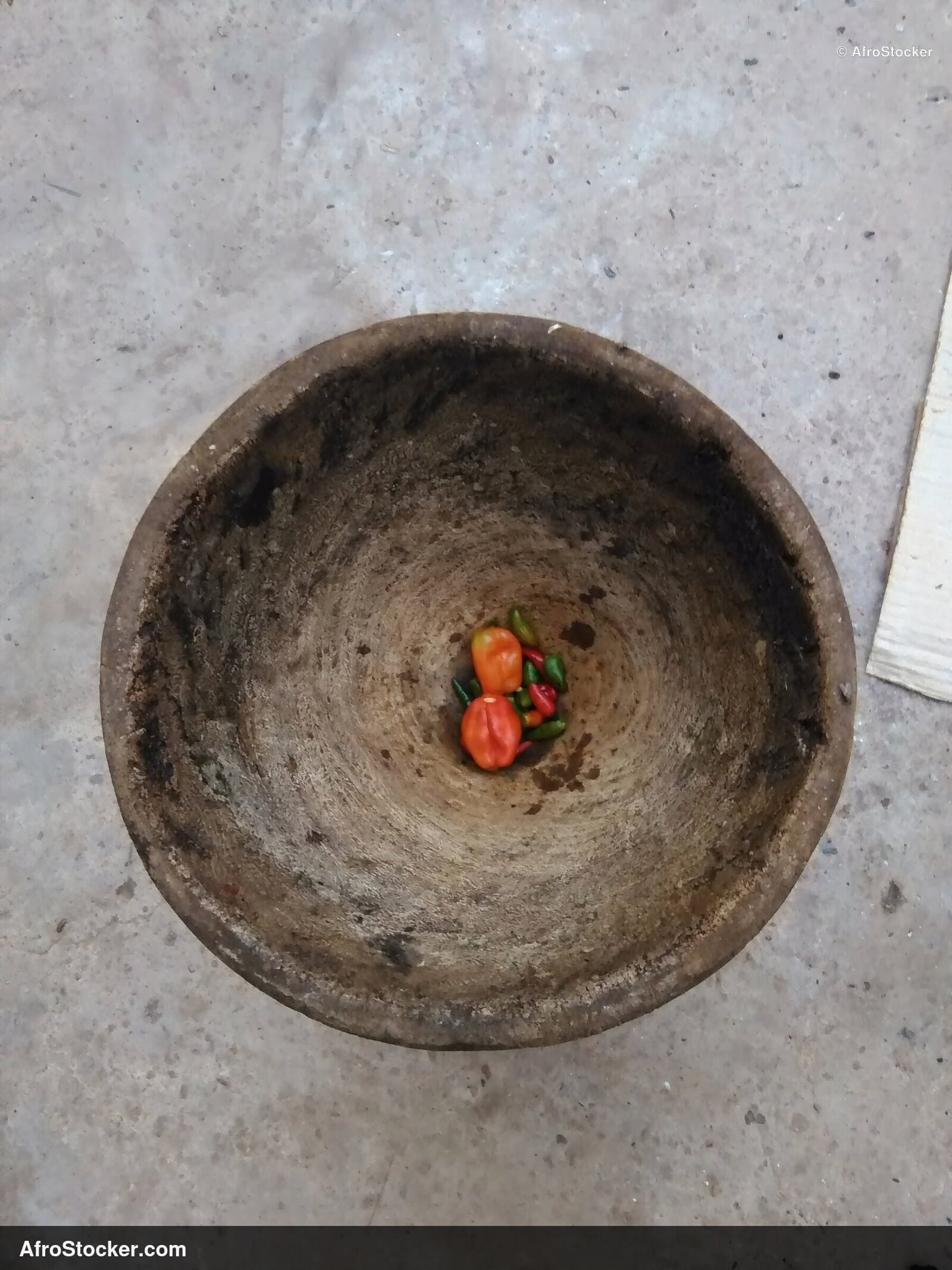 African Mortar with Chili Peppers - AfroStocker