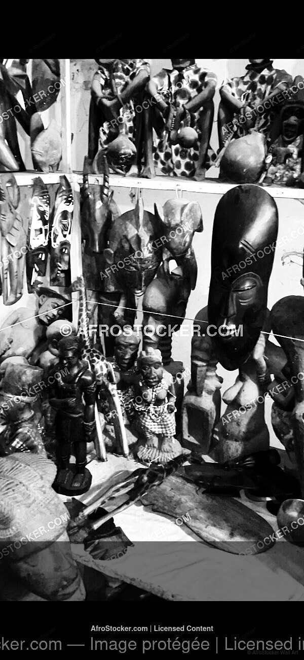 Wall Art B&W - Masque Africain Noir et Blanc — Portrait Artistique Wall Art B&W Masque Africain Noir et Blanc — Portrait Artistique