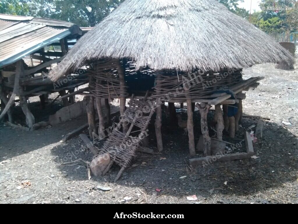 Goat Shelter African Village / Abri Chèvre Village Africain | AfroStocker