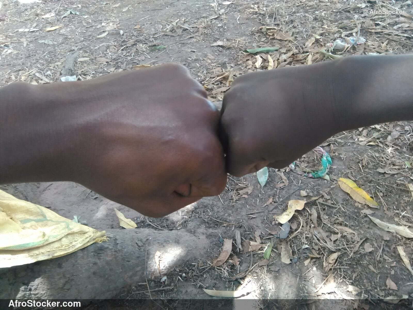 Handshake African Greeting / Poignée de Main Salutation Africaine | AfroStocker