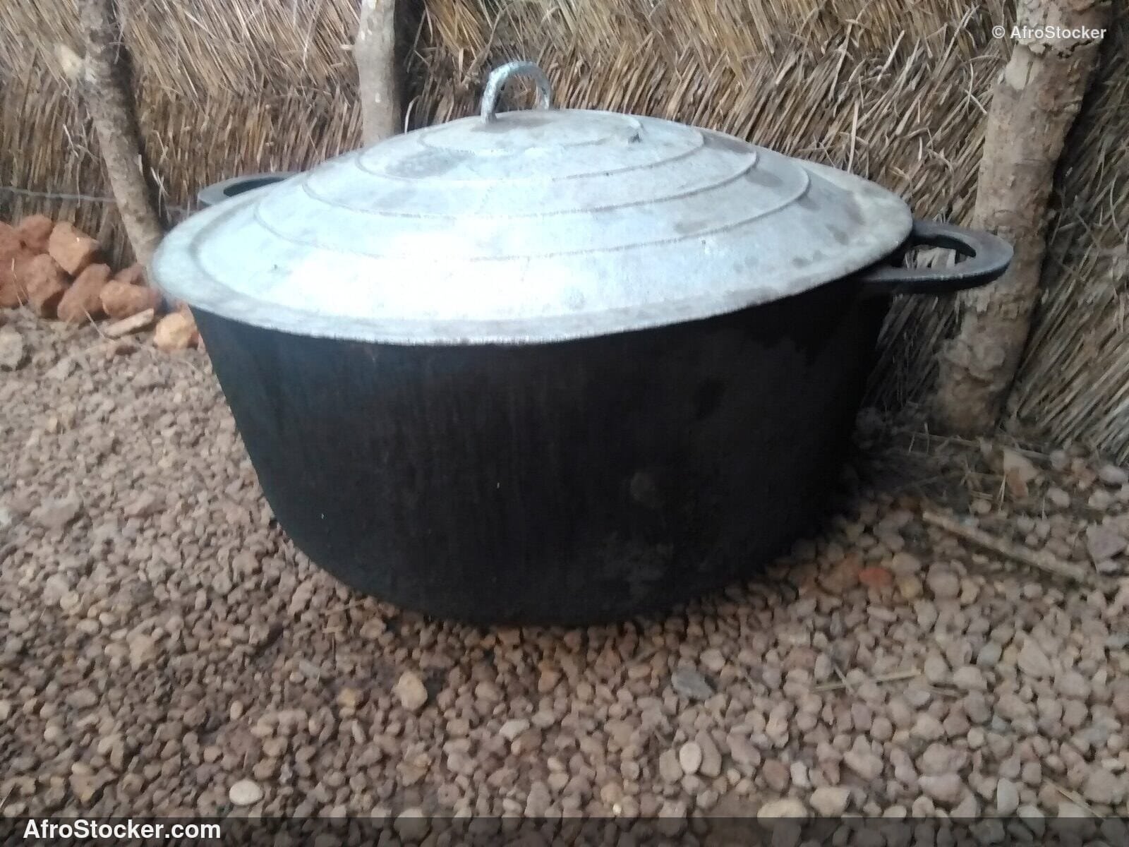 Large African Cooking Pot Closed | AfroStocker
