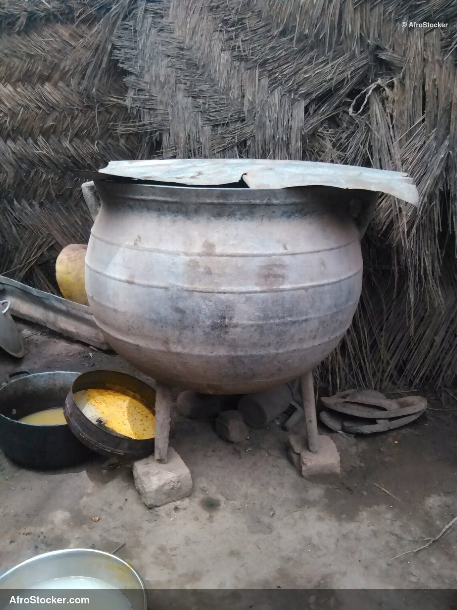 Large Metal Cooking Pot Africa | AfroStocker