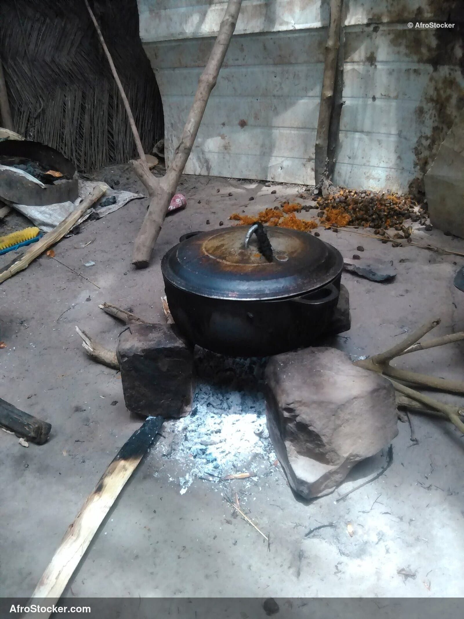 African Closed Cooking Pot With Lid | AfroStocker