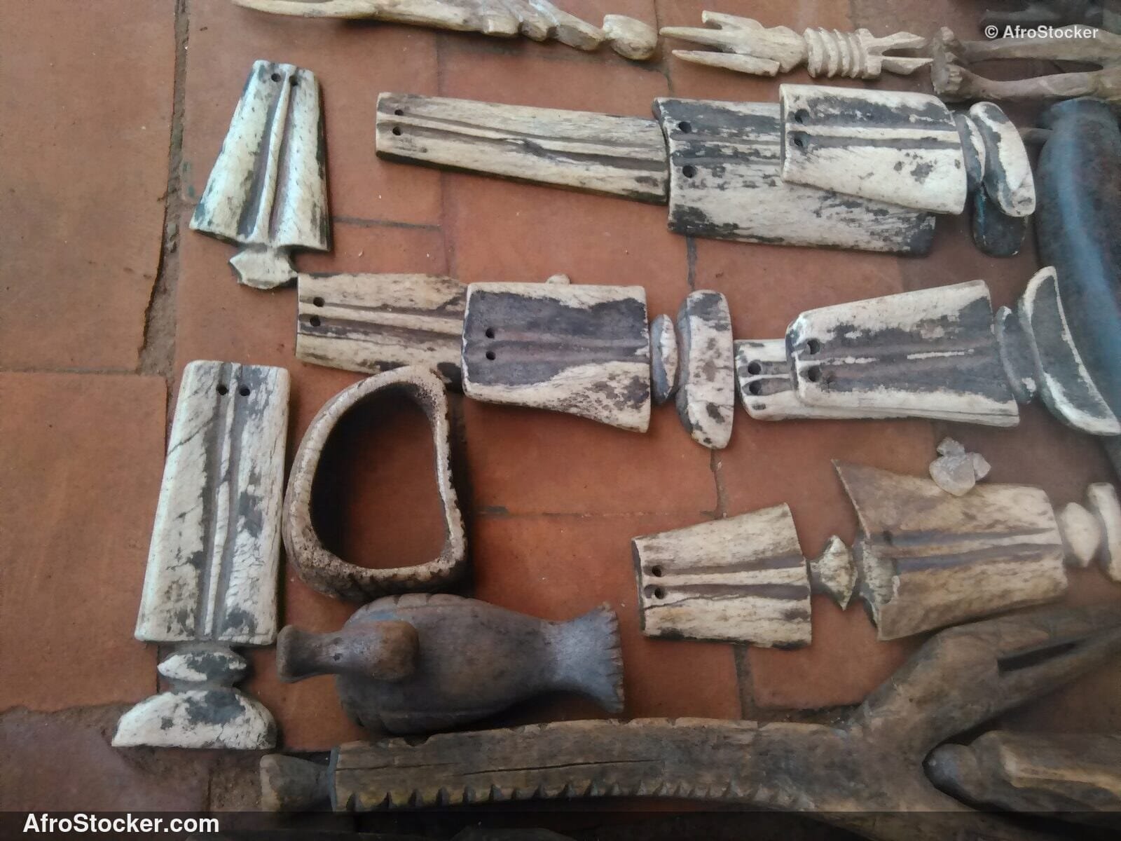 African Traditional Craft Objects / Objets Artisanaux Africains Traditionnels | AfroStocker