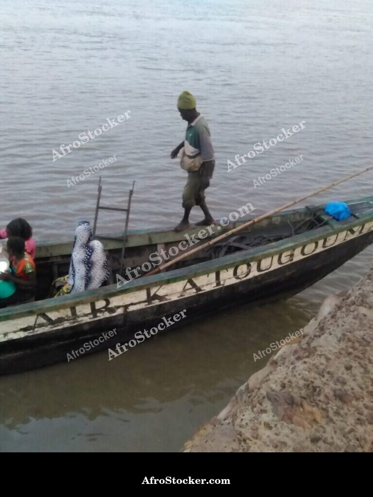 Fisherman Canoe West Africa / Pêcheur Pirogue Afrique Ouest | AfroStocker
