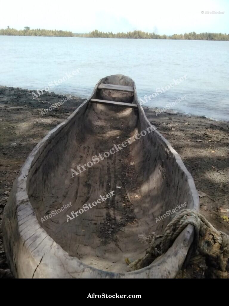 Canoe By The Sea Africa / Pirogue Bord de Mer Afrique | AfroStocker