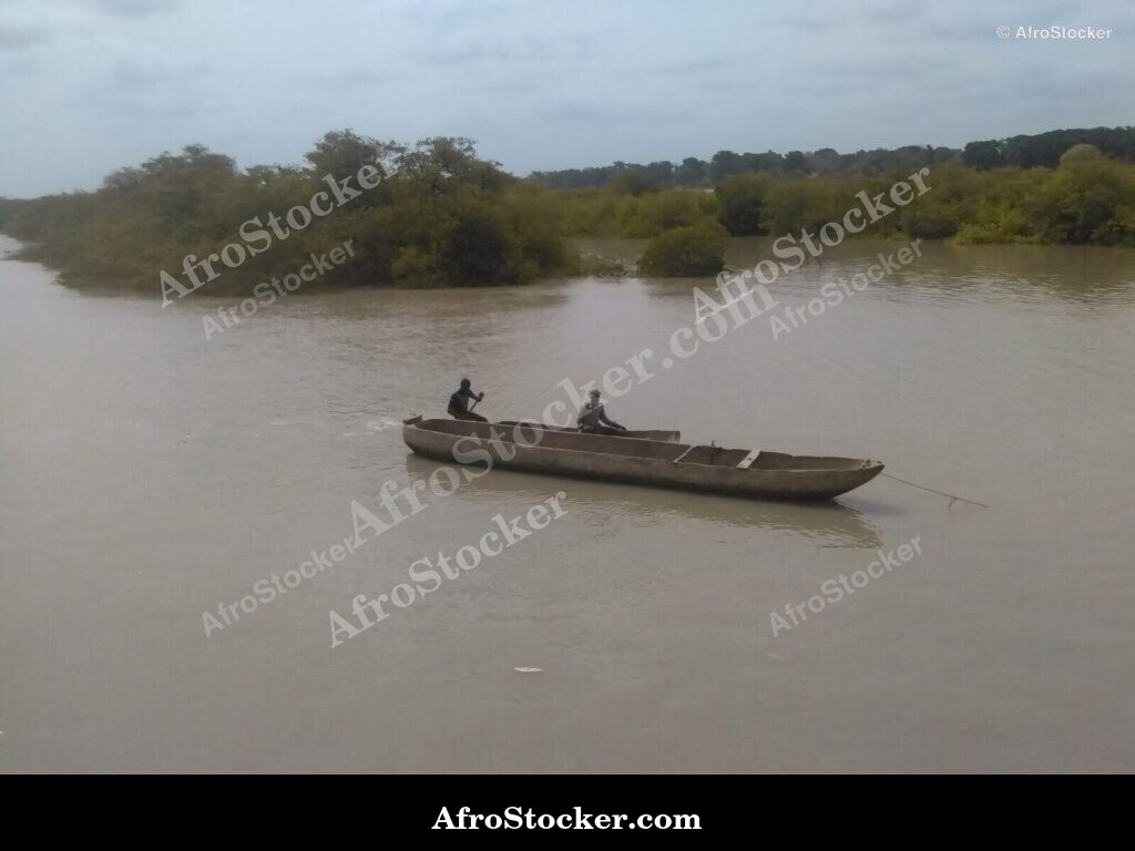Canoe In Open Sea Africa / Pirogue en Pleine Mer Afrique | AfroStocker