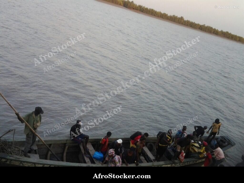 Village Canoe Africa River / Pirogue Village Afrique Rivière | AfroStocker