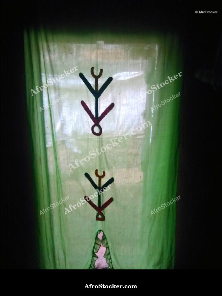 African Woven Curtain Design / Rideau Tissé Design Africain | AfroStocker