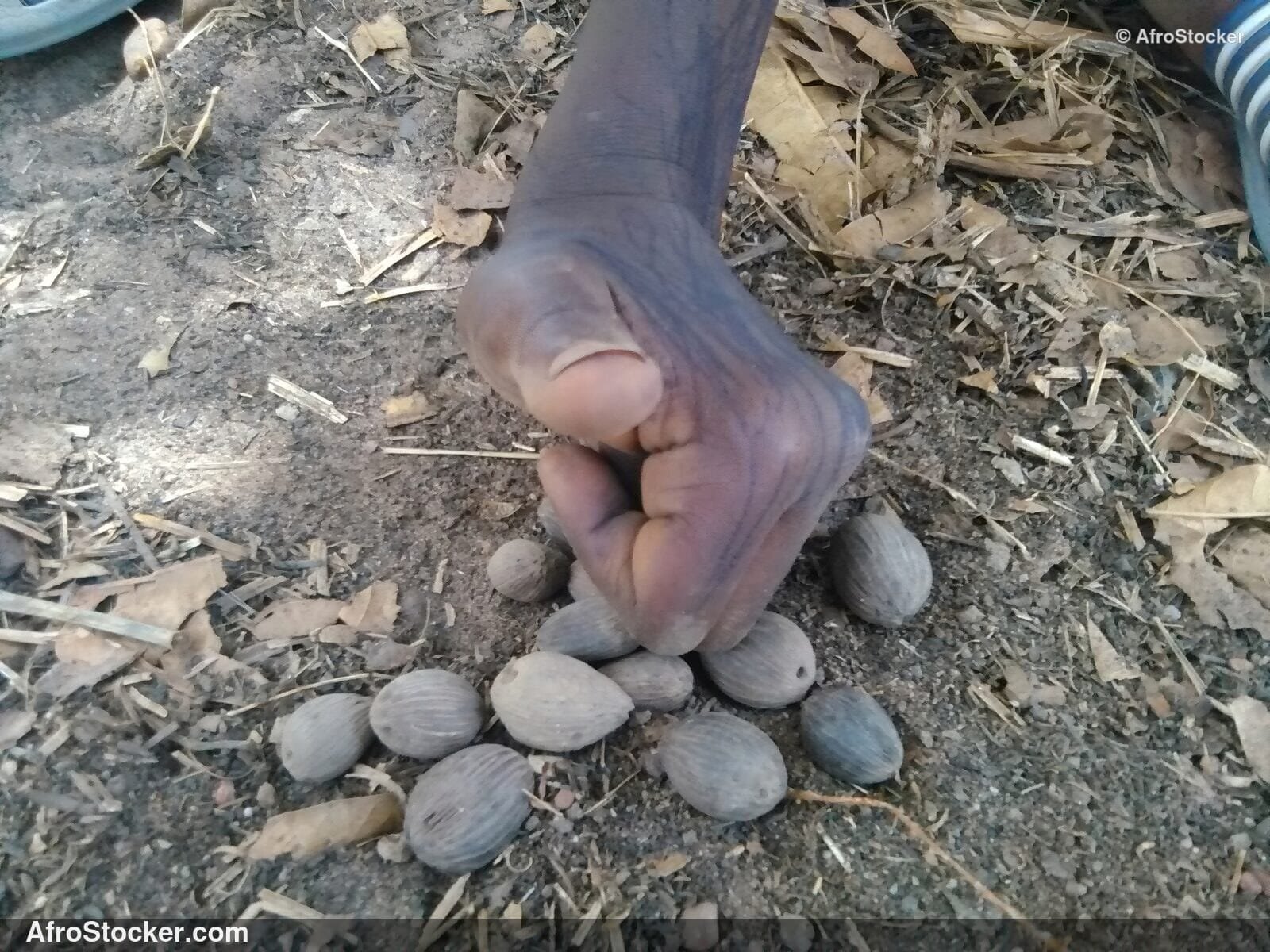 Child Hand Sign Africa / Signe de Main Enfant Afrique | AfroStocker