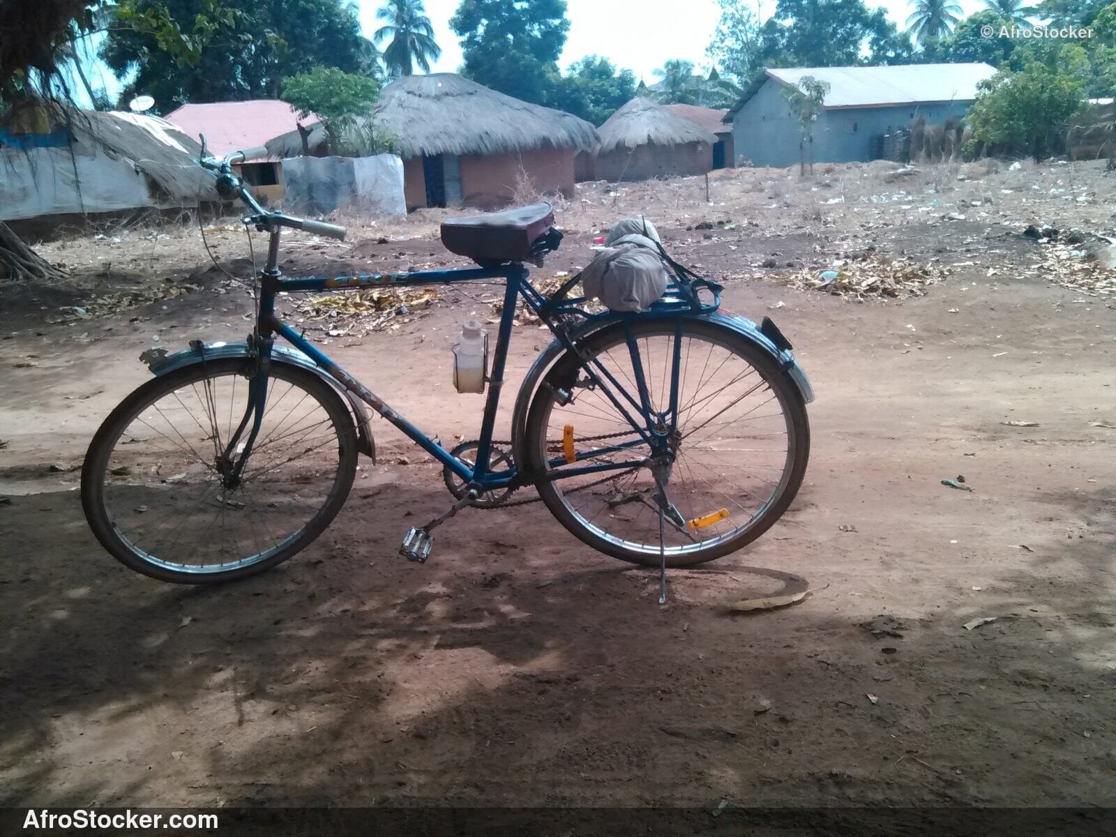 Bicycle African Village Scene / Vélo Scène Village Africain | AfroStocker