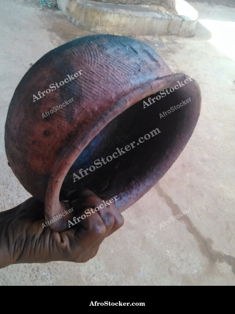 Traditional African Pottery Value / Valeur de Poterie Africaine Traditionnelle | AfroStocker